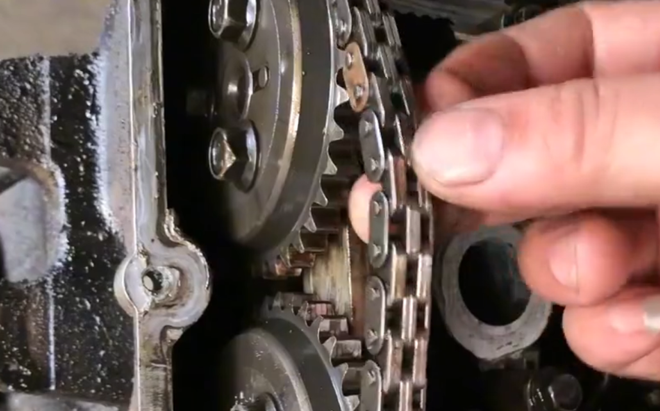 Quantos quilômetros a corrente de distribuição do motor precisa ser substituída? Ou você nunca precisa mudar isso? O reparador irá informá-lo no local