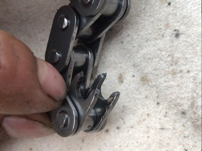 Claro, aqui está a tradução dos sintomas que podem ocorrer quando uma cadeia de tempo falha em um caminhão: